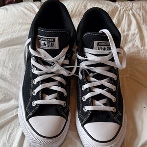 NWOT-Converse All Star Black & White Sneakers. Cushioned. Unisex. M 10.5 Wm 12.5